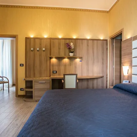 Hotel Vela D'Oro Park فندق